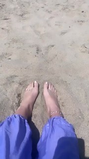 Maggie Robertson feet photo 4