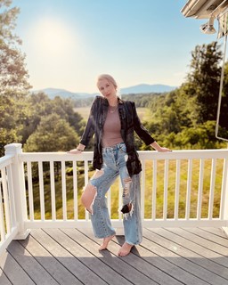 Maggie Robertson feet photo 17