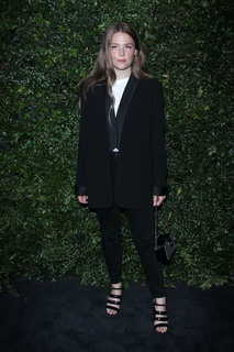 Maggie Rogers feet photo 1