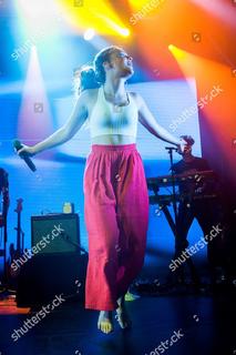 Maggie Rogers feet photo 18