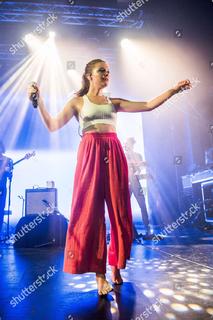 Maggie Rogers feet photo 17