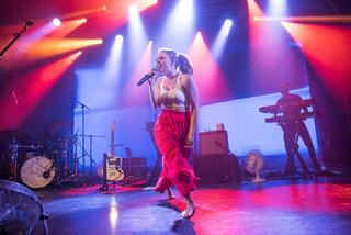 Maggie Rogers feet photo 13
