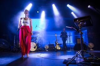Maggie Rogers feet photo 12