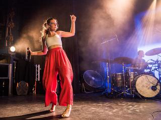 Maggie Rogers feet photo 9