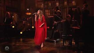 Maggie Rogers feet photo 5