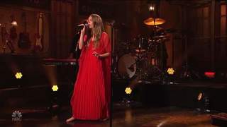 Maggie Rogers feet photo 4