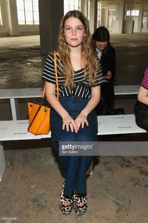 Maggie Rogers feet photo 3