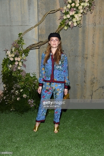 Maggie Rogers feet photo 2