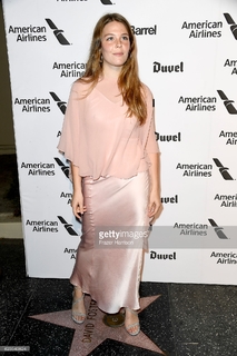 Maggie Rogers feet photo 1