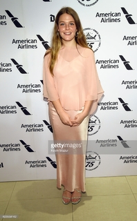 Maggie Rogers feet photo 20