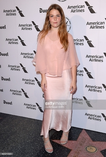 Maggie Rogers feet photo 13