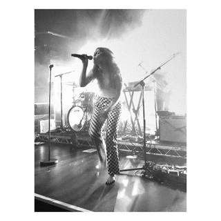 Maggie Rogers feet photo 1