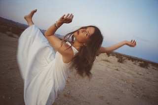 Maggie Rogers feet photo 19