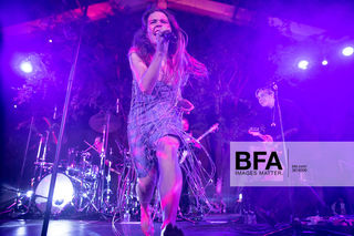 Maggie Rogers feet photo 12