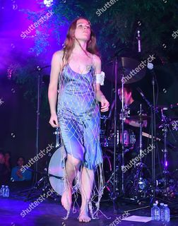 Maggie Rogers feet photo 5