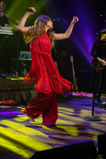 Maggie Rogers feet photo 1