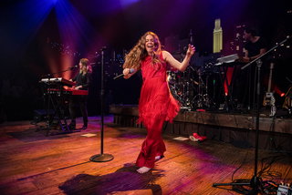 Maggie Rogers feet photo 18
