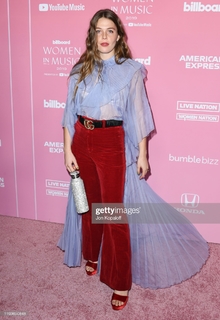 Maggie Rogers feet photo 16