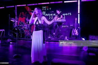 Maggie Rogers feet photo 13
