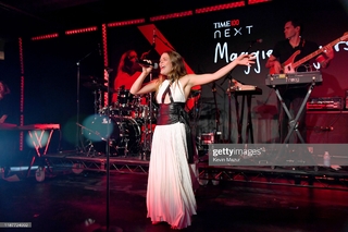 Maggie Rogers feet photo 11