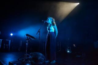 Maggie Rogers feet photo 7