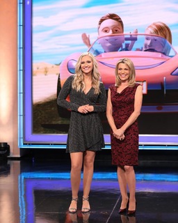 Maggie Sajak feet photo 3