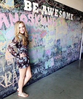 Maggie Sajak feet photo 6