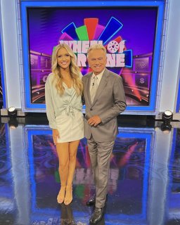 Maggie Sajak feet photo 5