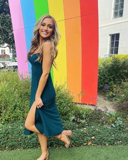 Maggie Sajak feet photo 9
