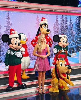 Maggie Sajak feet photo 14