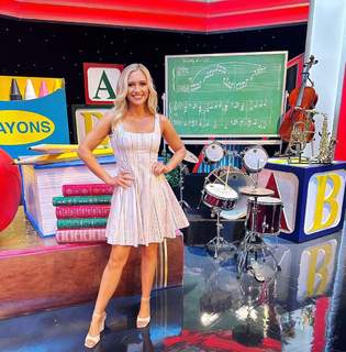 Maggie Sajak feet photo 1