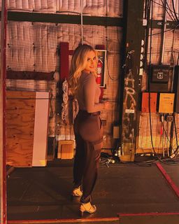 Maggie Sajak feet photo 18