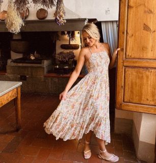 Maggie Sajak feet photo 11