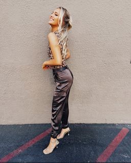 Maggie Sajak feet photo 5