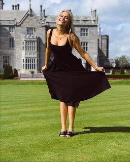 Maggie Sajak feet photo 20