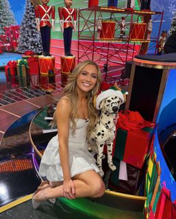 Maggie Sajak feet photo 11