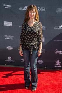 Maggie Siff feet photo thumbnail