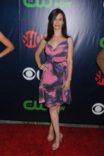 Maggie Siff feet photo thumbnail