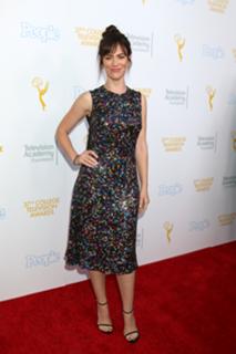 Maggie Siff feet photo thumbnail
