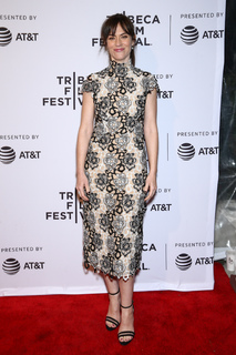 Maggie Siff feet photo thumbnail