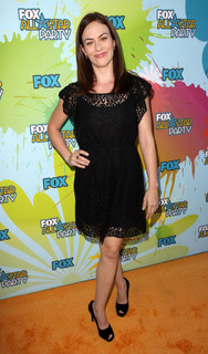 Maggie Siff feet photo thumbnail