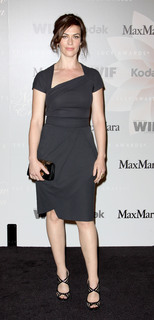 Maggie Siff feet photo thumbnail
