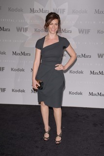 Maggie Siff feet photo thumbnail