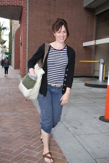 Maggie Siff feet photo thumbnail