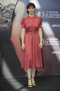 Maggie Siff feet photo thumbnail