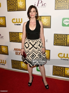Maggie Siff feet photo thumbnail