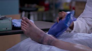 Maggie Siff feet photo thumbnail
