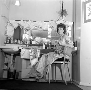 Maggie Smith feet photo 2
