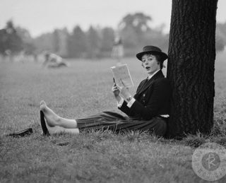 Maggie Smith feet photo 1