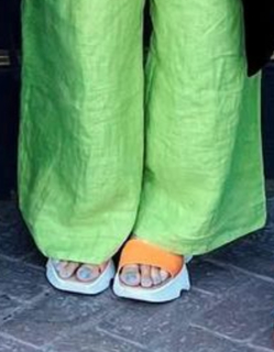 Maggie Wheeler feet photo 9